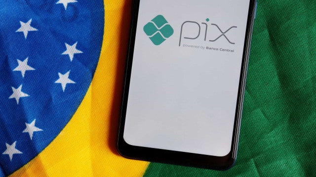 Um em cada três brasileiros abre conta em banco para fazer ou receber Pix, diz Mercado Pago