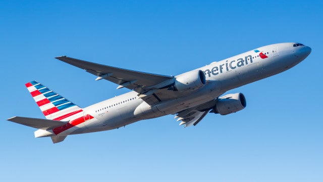 American Airlines volta a lucrar e receita bate recorde, mas projeções pesam e ação cai 9%