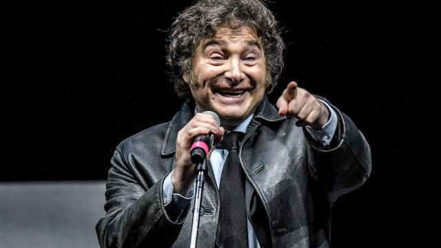 Milei poupa Lula e faz discurso com críticas ao socialismo