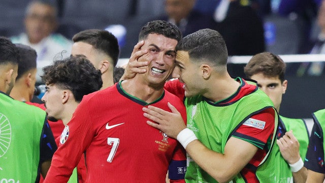 CR7 explica choro em campo: "Alegrar as pessoas é o que mais me motiva"