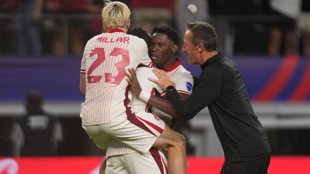 Canadá leva gol antológico, mas vê ‘brasileiros’ errarem pênaltis e avança