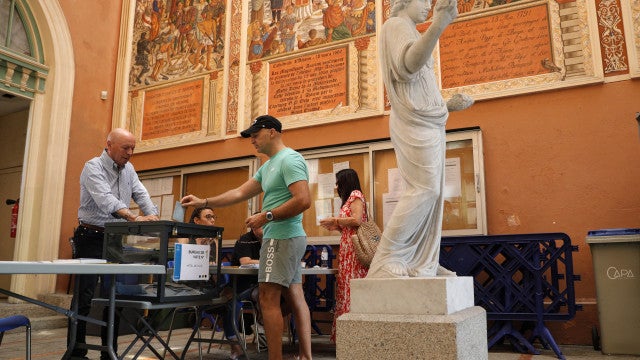 Forte comparecimento às urnas reflete tensão eleitoral na França