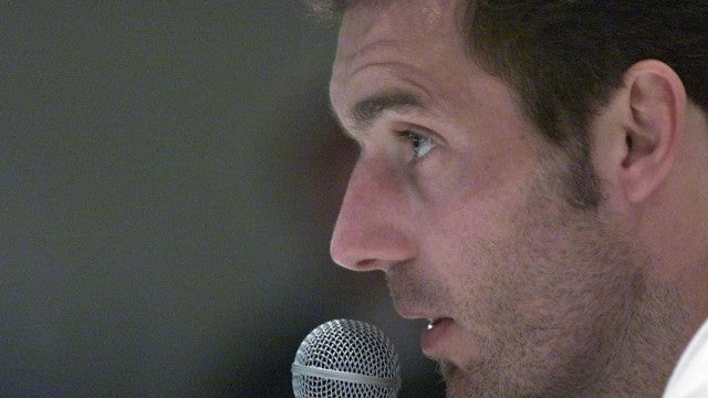 Al Ittihad, de Benzema, fecha com o técnico francês Laurent Blanc