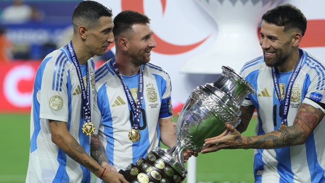Messi faz dedicatória a Di María e Otamendi após novo título da Argentina