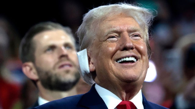 Trump faz primeira aparição pública após atentado e é ovacionado; veja