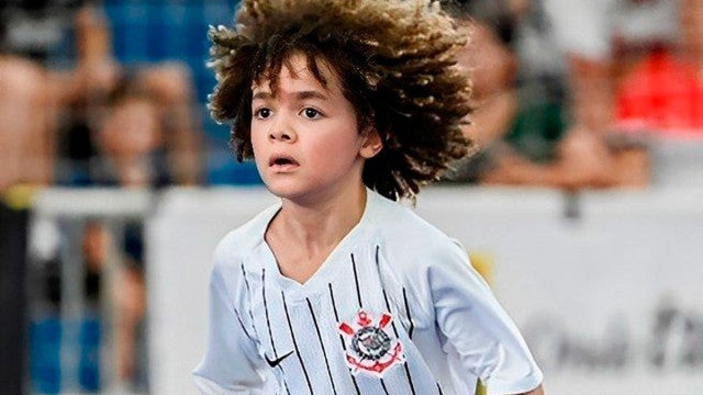 Corinthians supera Palmeiras e mantém promessa Lucas Flora no elenco da base