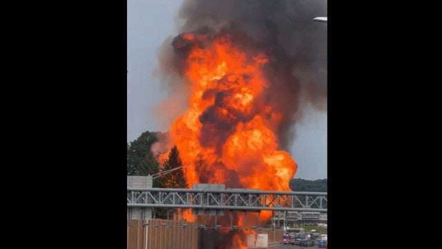 Caminhão explode após colisão e faz uma vítima mortal nos EUA; veja