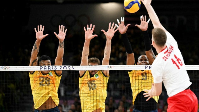 Brasil leva virada dramática da favorita Polônia e se complica no vôlei