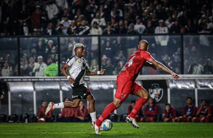 Vasco vira sobre o Athletico-PR e ganha jogo de ida pelas quartas da Copa do Brasil
