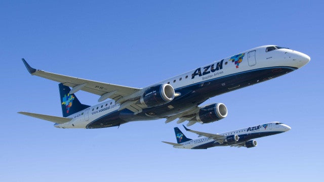 Aeroporto de Florianópolis fecha temporariamente após danos em aeronave da Azul