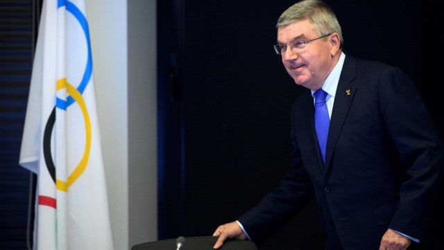 Thomas Bach diz que discurso de ódio contra boxeadoras é ‘totalmente inaceitável’