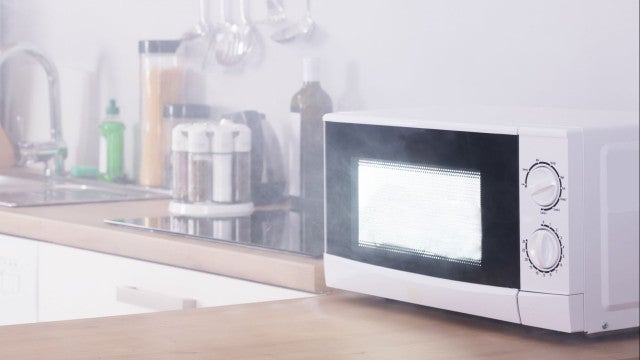 Garoto de nove anos tem queimaduras graves após tentar reproduzir viral do TikTok