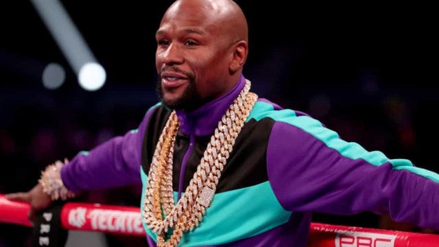 Lenda do boxe, Floyd Mayweather é vaiado após luta de exibição no México