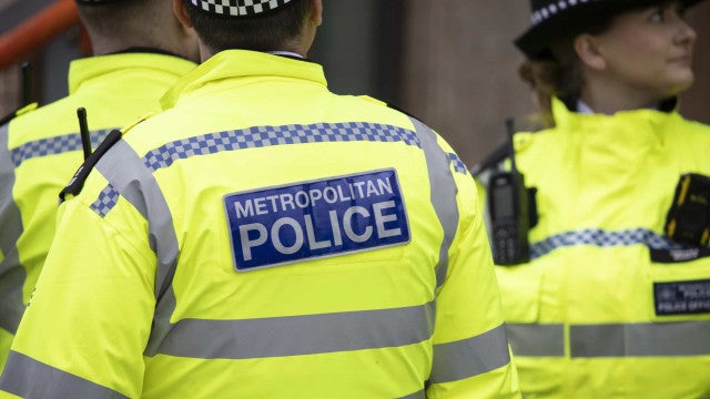 Criança de 9 anos é atropelada por ônibus em Londres