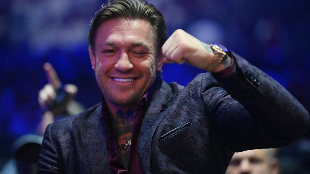 Homem tenta roubar relógio de Cornor McGregor, leva encarada e ganha autógrafo no fim