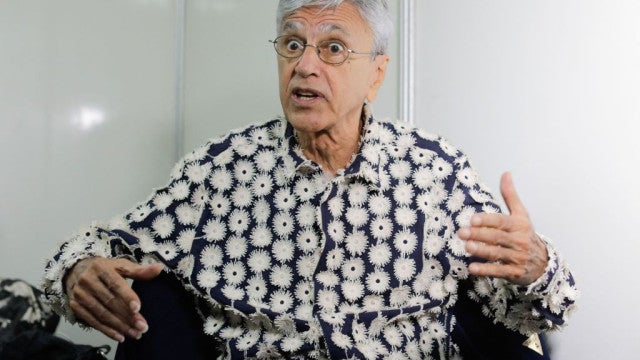 Caetano Veloso processa Carlos Bolsonaro por uso de ‘Leãozinho’ em publicação
