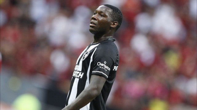 Patrick de Paula, do Botafogo, viaja para acertar com o Criciúma por empréstimo