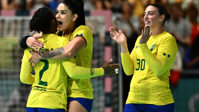Brasil goleia Angola em ‘decisão’ e volta às quartas de final do handebol feminino na Olimpíada