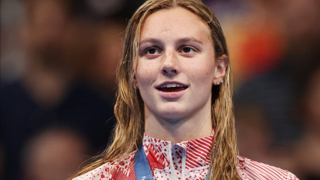 Com direito a recorde, nadadora adolescente leva terceiro ouro em Paris