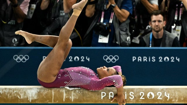 Rebeca Andrade termina em quarto na trave; italiana leva o ouro