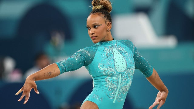 Rebeca destrona Biles e é ouro no solo em Paris