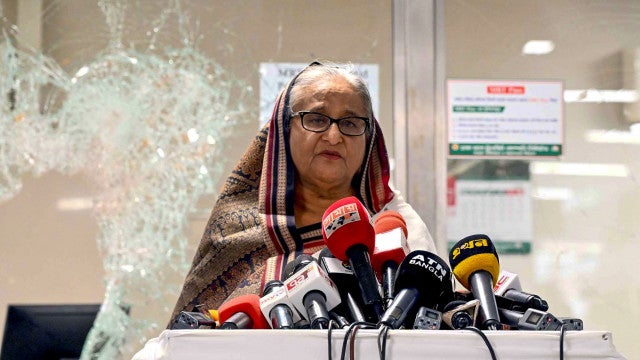 Primeira-ministra de Bangladesh renuncia, e general diz que vai convocar governo interino