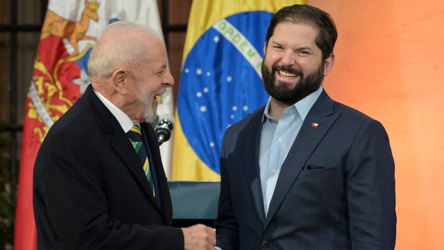 Lula diz a Boric que ser diferente é extraordinário após divergências sobre Venezuela