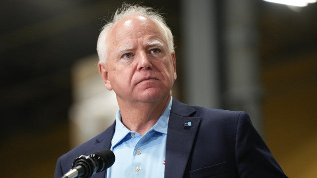 Saiba quem é Tim Walz, candidato a vice na chapa de Kamala nas eleições dos EUA