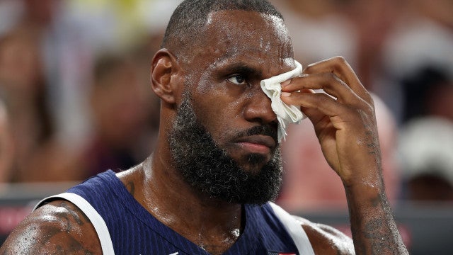 LeBron leva quatro pontos no supercílio após cotovelada de Georginho