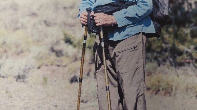 Idoso de 89 anos está desaparecido após iniciar trilha nos EUA