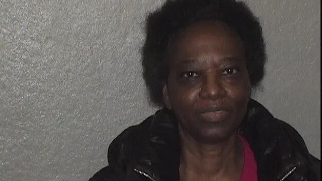 Funcionária de escola é presa por roubar 11 mil caixas de asas de frango