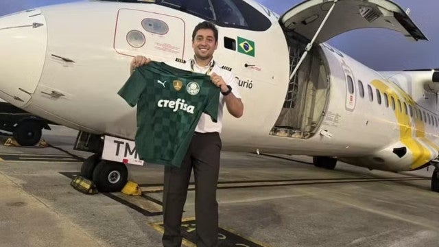 Piloto de avião da Voepass é enterrado na zona leste de São Paulo