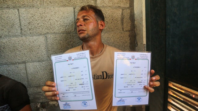 Gaza: Gêmeos com 4 dias morrem em ataque quando pai ia buscar certidões