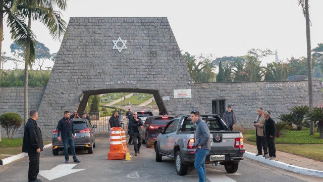 O último adeus: familiares e amigos se despedem de Silvio Santos