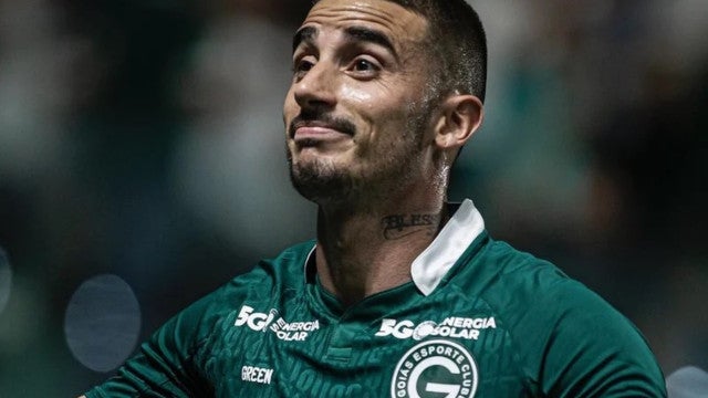Thiago Galhardo faz três na goleada do Goiás sobre o Brusque pela Série B