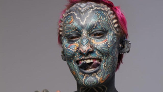 Com 99,98% do corpo coberto, esta é a mulher mais tatuada do mundo