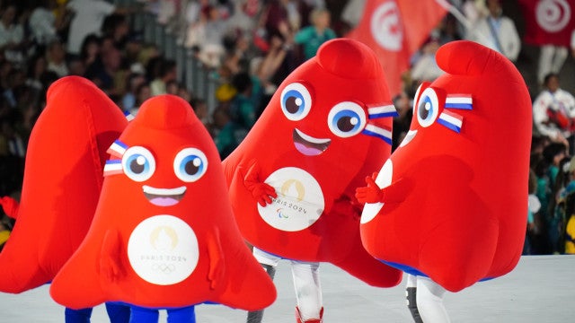 Paris inaugura Paralimpíadas com cerimônia ‘militante’