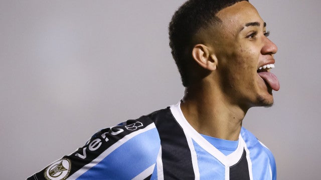 Brentford oficializa contratação de Gustavo Nunes: ‘Menino do Brasil’