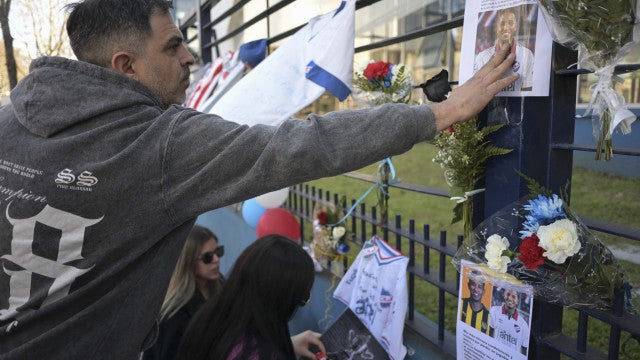 Avião com corpo de Juan Izquierdo chega a Montevidéu; velório será na sede do Nacional