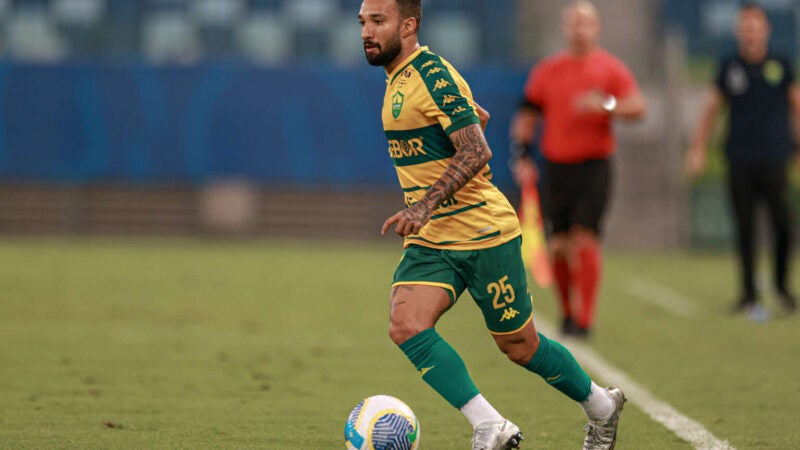 Clayson valoriza virada do Cuiabá sobre o Criciúma pelo Brasileirão e estreia do técnico Bernardo Franco