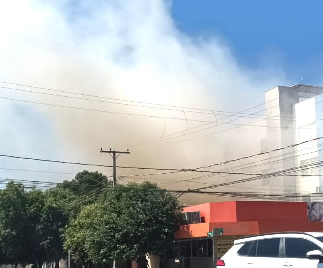 Incêndio danifica estabelecimento no centro de Sinop