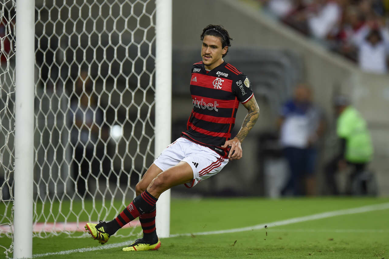 Pedro, do Flamengo, rompe ligamento do joelho e só volta em 2025