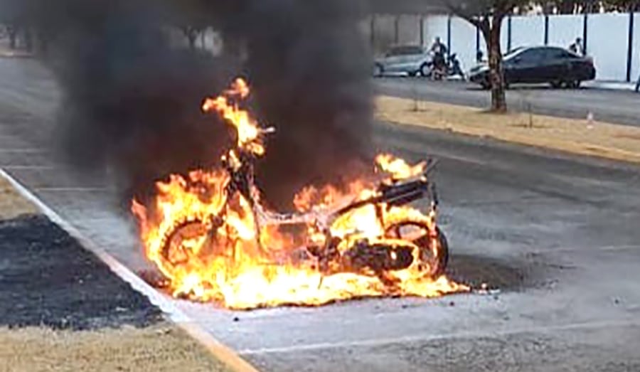 Condutora é surpreendida após moto pegar fogo em Sorriso