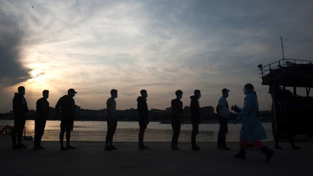 Oito imigrantes morrem no Canal da Mancha; é o 2º naufrágio num mês