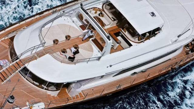 ‘Acordei imediatamente o capitão’, diz tripulante de superiate que naufragou