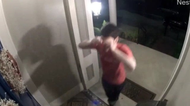 Polícia dos EUA procura homem que deixou fezes em casa de desconhecido