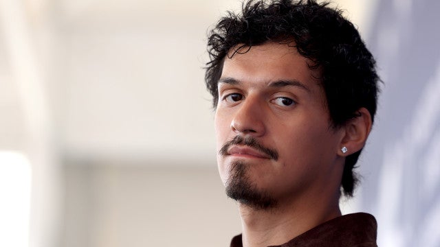 Omar Apollo perdeu 8 kg para estrelar cena de sexo gay com Daniel Craig