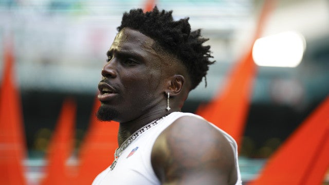 Atleta da NFL detido antes de jogo critica polícia