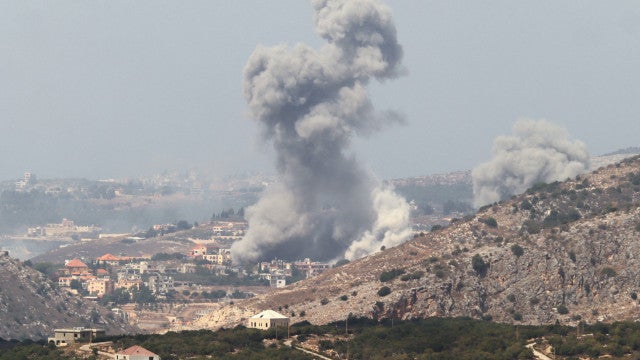 Ataque de Israel no Líbano deixa 100 mortos e 400 feridos, dizem autoridades locais