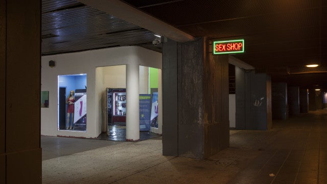 Homem sofre ataque cardíaco e morre em sex shop na Espanha